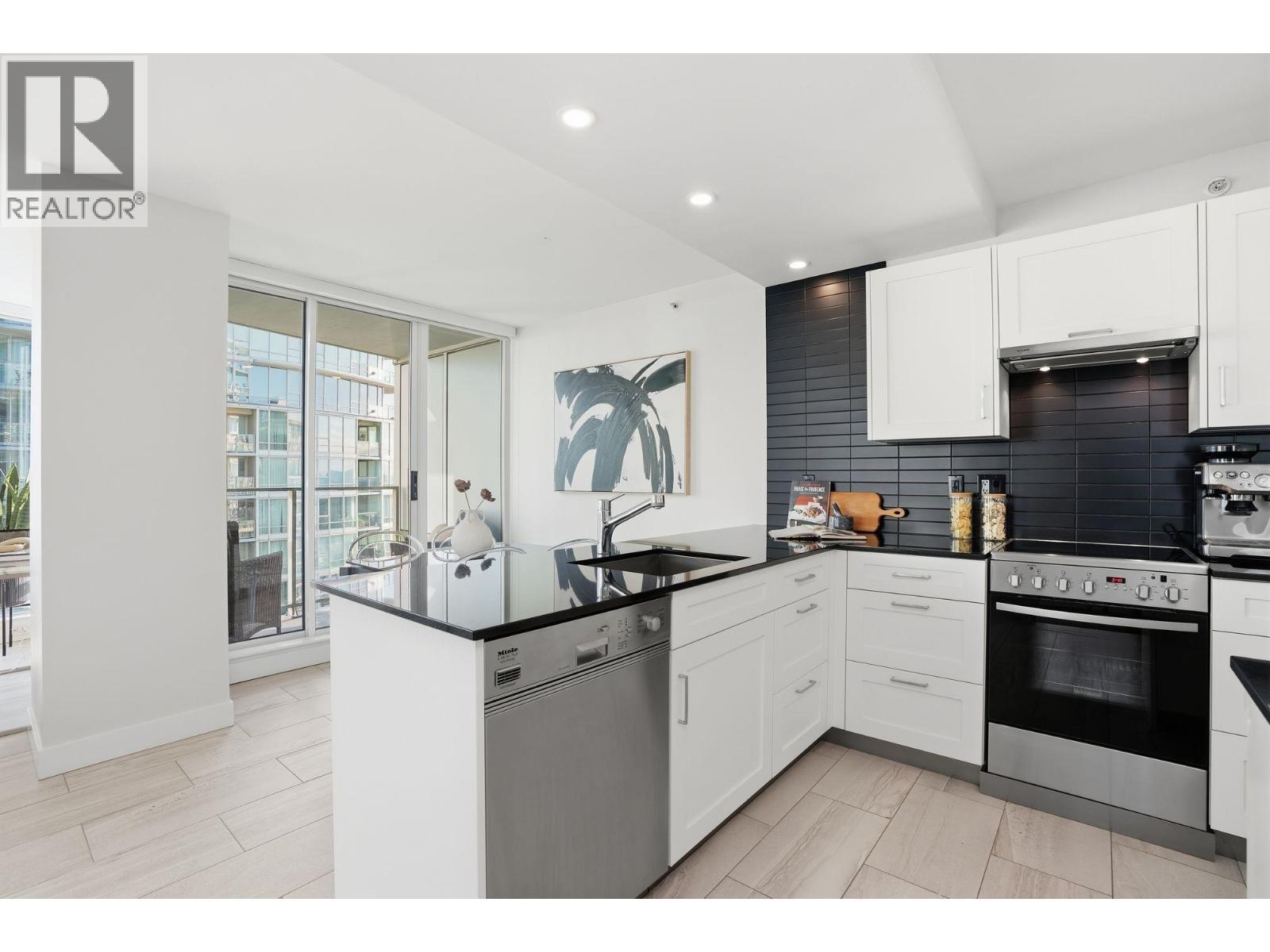 3206 1495 Richards Street, Vancouver, BC - Indoor Photo Showing Kitchen With Upgraded Kitchen