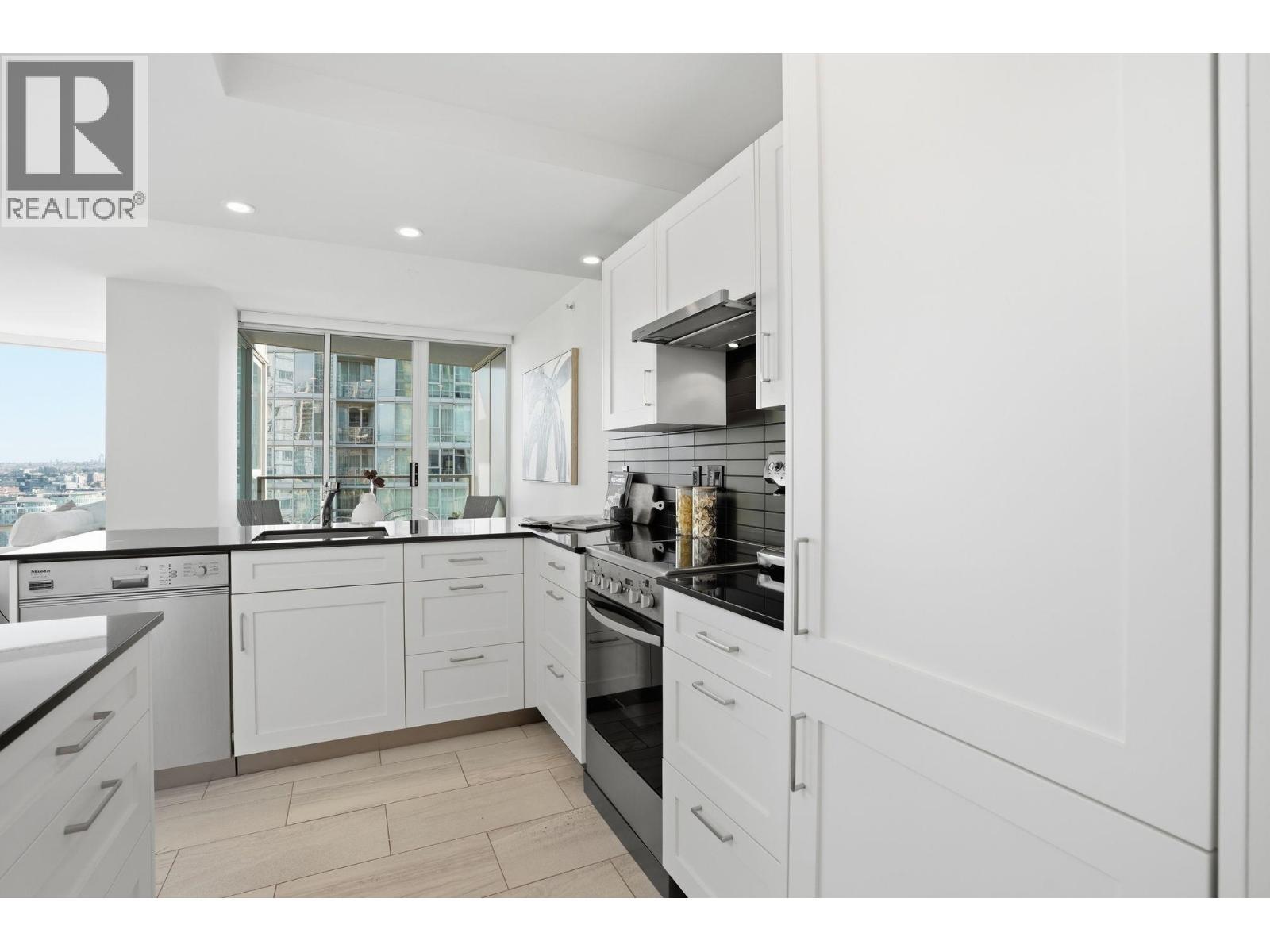 3206 1495 Richards Street, Vancouver, BC - Indoor Photo Showing Kitchen With Upgraded Kitchen