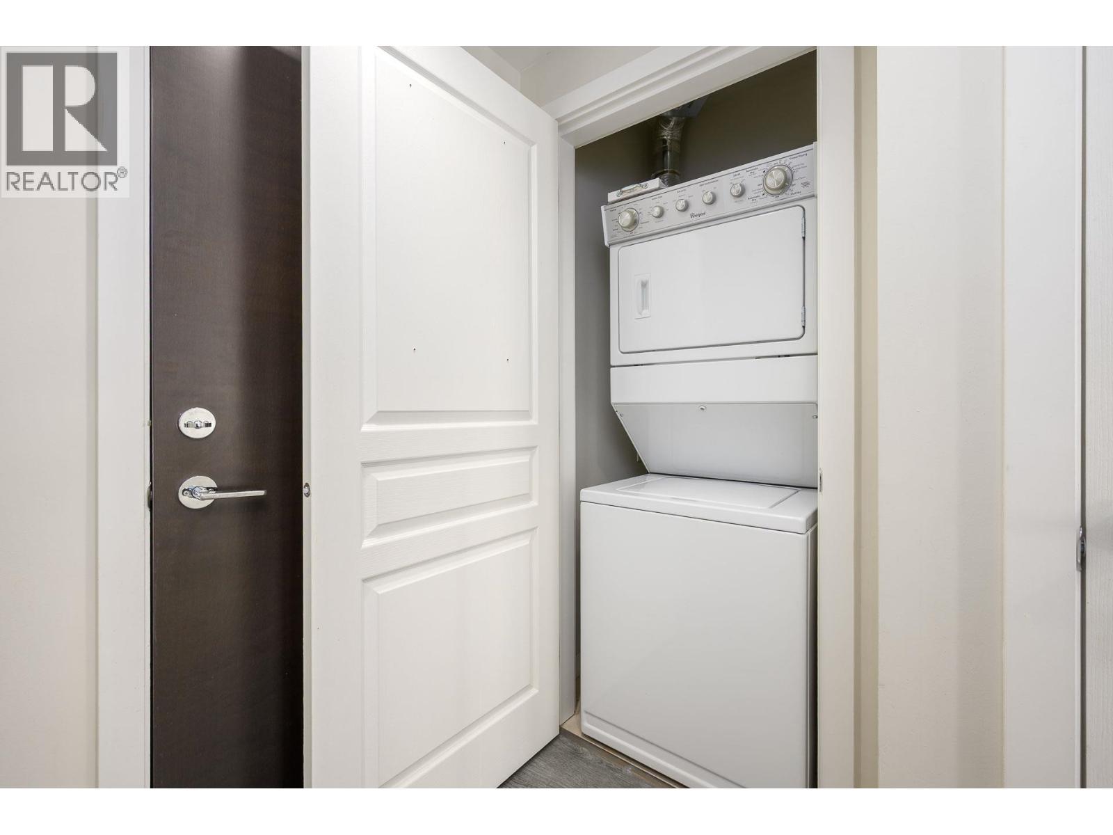 2307 3093 Windsor Gate, Coquitlam, BC - Indoor Photo Showing Laundry Room