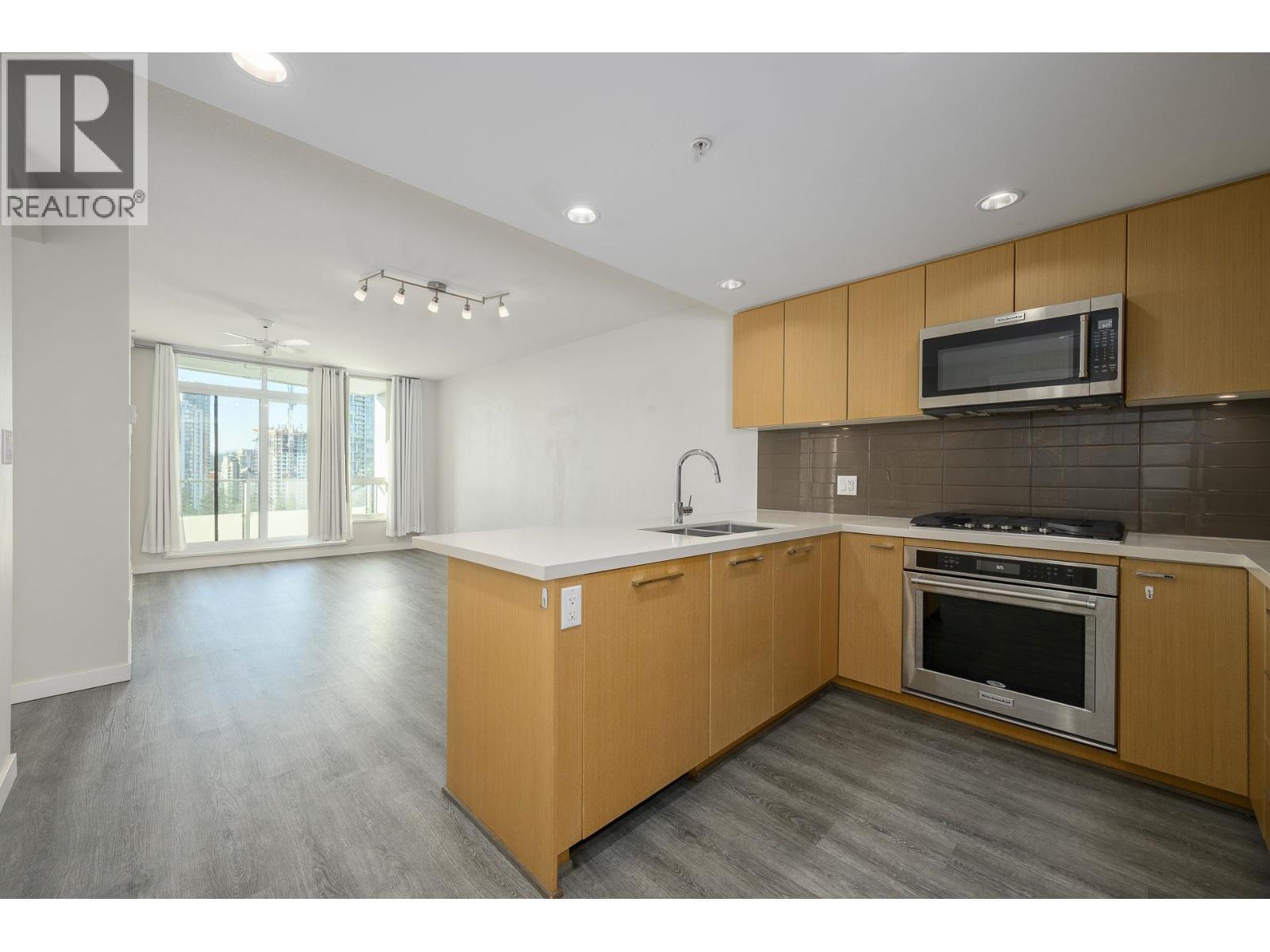 2307 3093 Windsor Gate, Coquitlam, BC - Indoor Photo Showing Kitchen With Double Sink