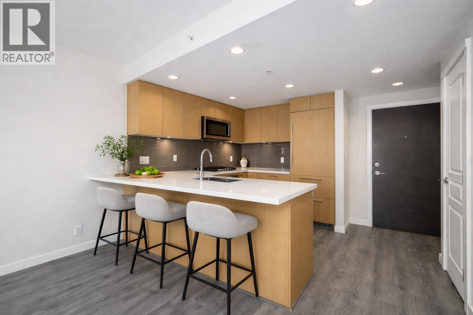 2307 3093 Windsor Gate, Coquitlam, BC - Indoor Photo Showing Kitchen