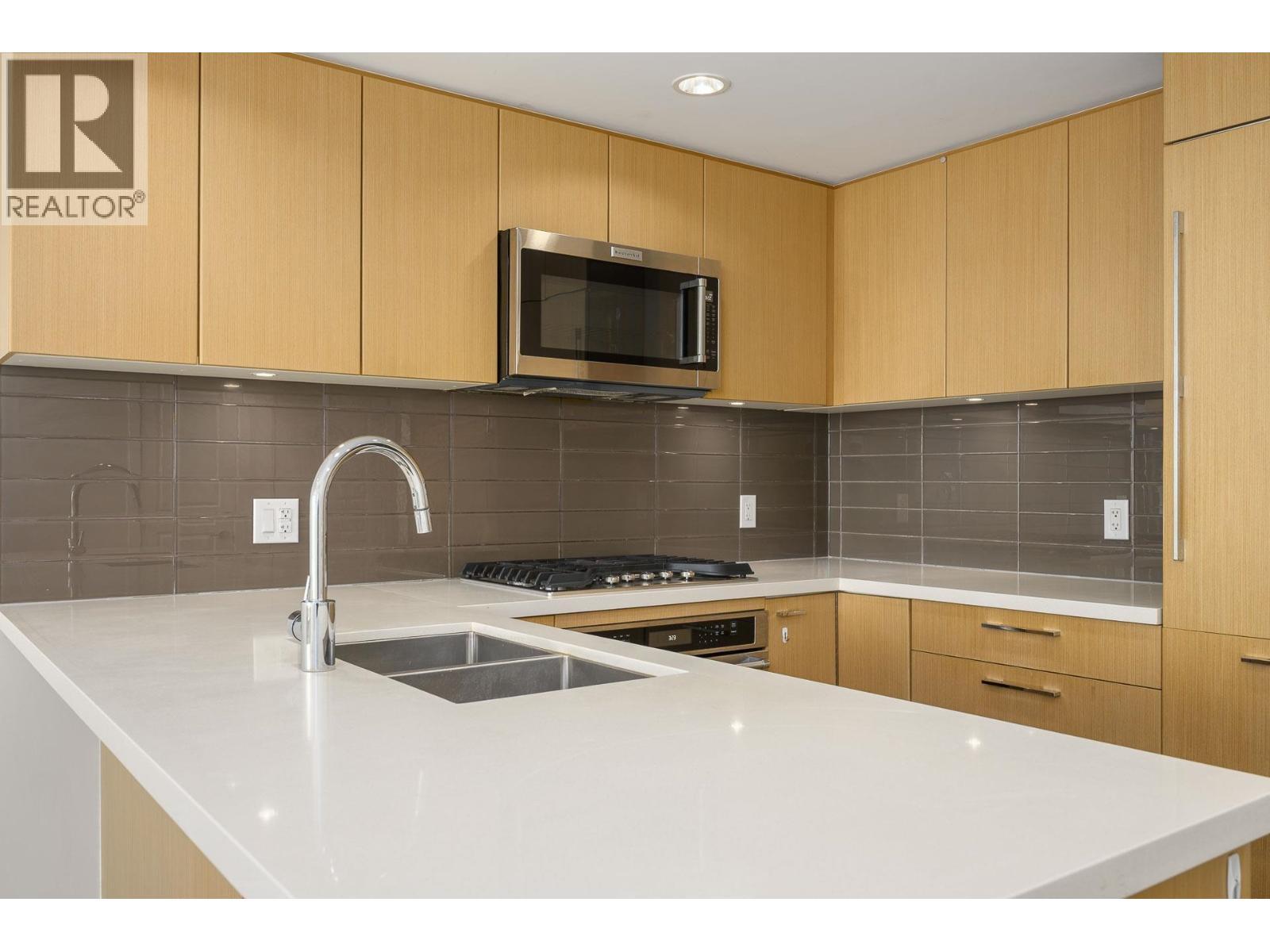 2307 3093 Windsor Gate, Coquitlam, BC - Indoor Photo Showing Kitchen With Double Sink With Upgraded Kitchen