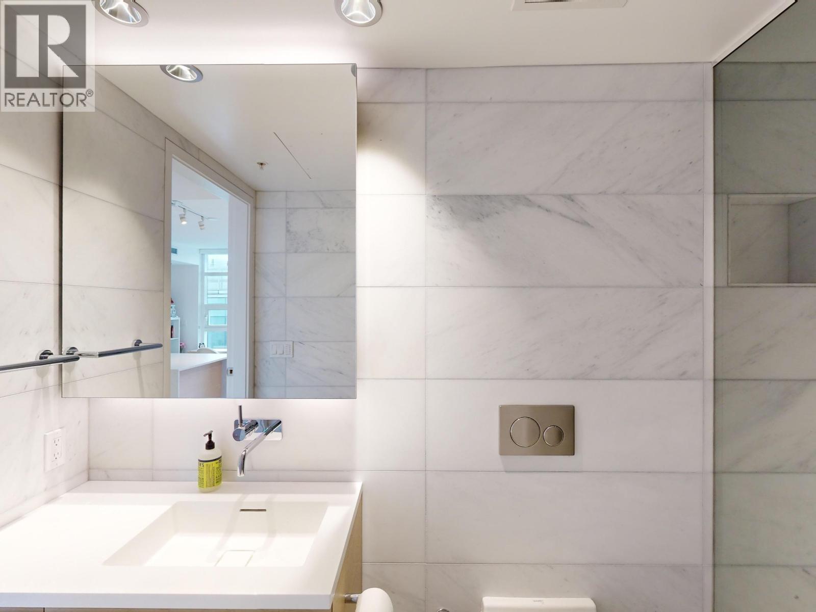 2103 1289 Hornby Street, Vancouver, BC - Indoor Photo Showing Bathroom