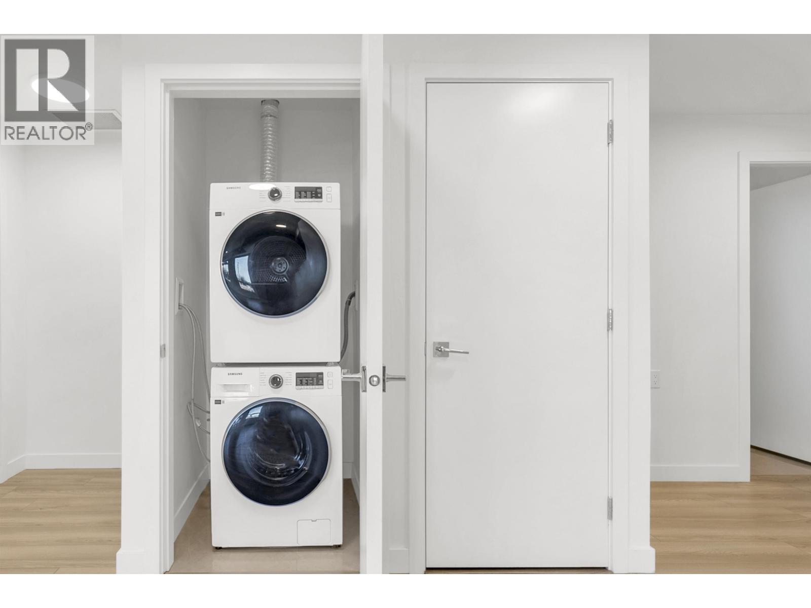 104 11913 Burnett Street, Maple Ridge, BC - Indoor Photo Showing Laundry Room