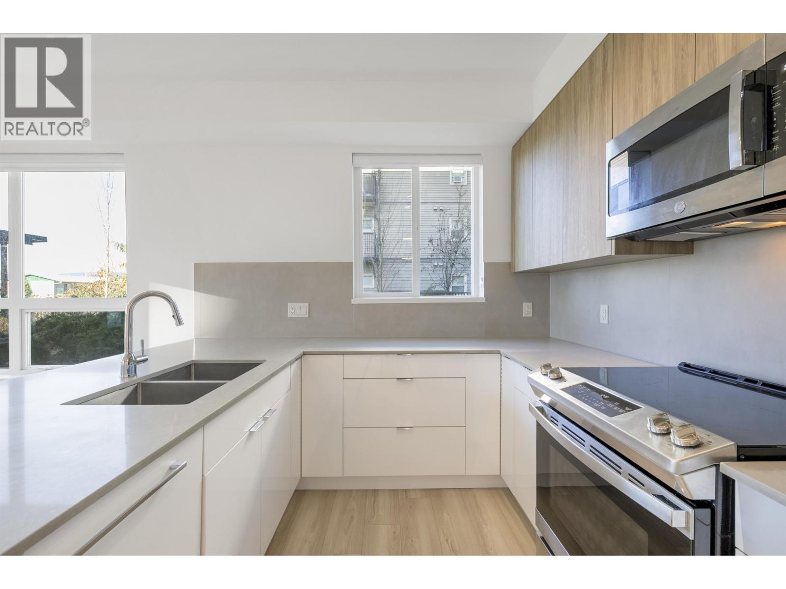 104 11913 Burnett Street, Maple Ridge, BC - Indoor Photo Showing Kitchen With Double Sink