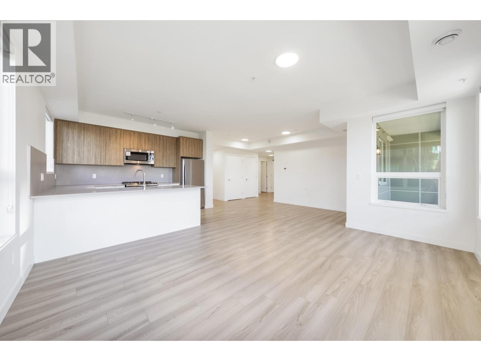 104 11913 Burnett Street, Maple Ridge, BC - Indoor Photo Showing Kitchen