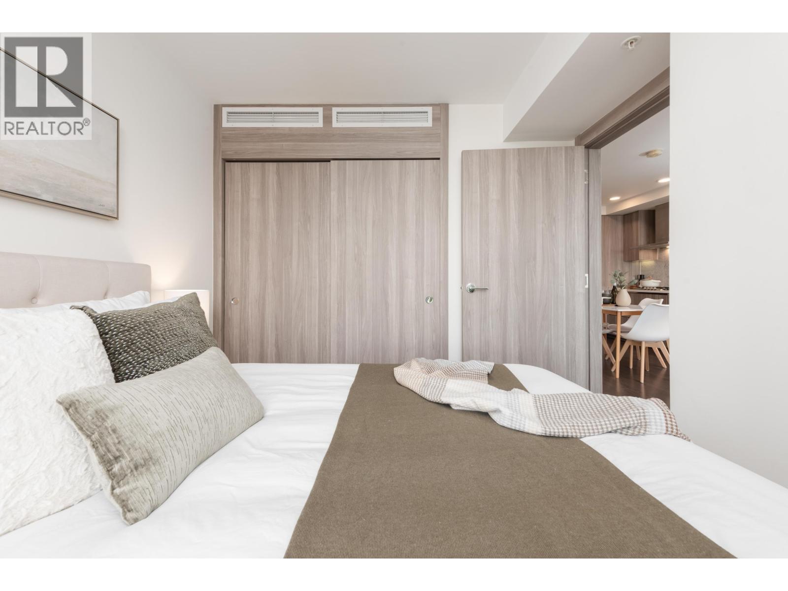 2105 433 Sw Marine Drive, Vancouver, BC - Indoor Photo Showing Bedroom