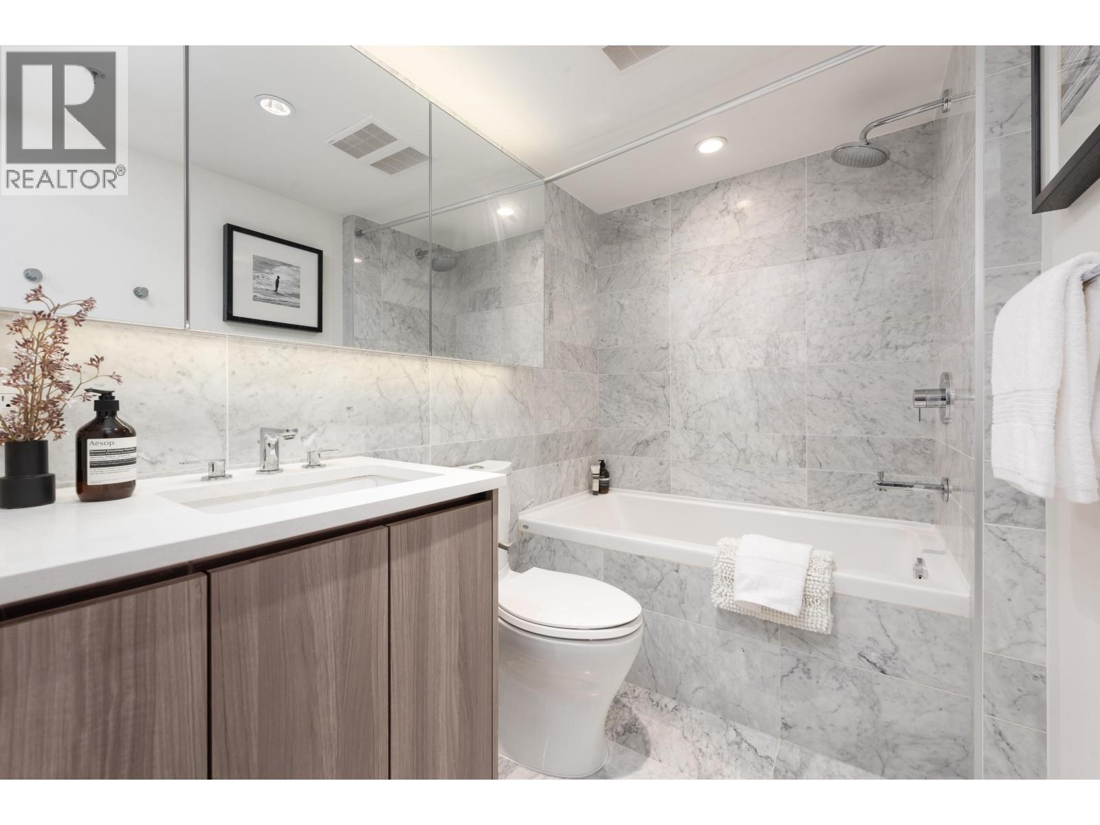 2105 433 Sw Marine Drive, Vancouver, BC - Indoor Photo Showing Bathroom