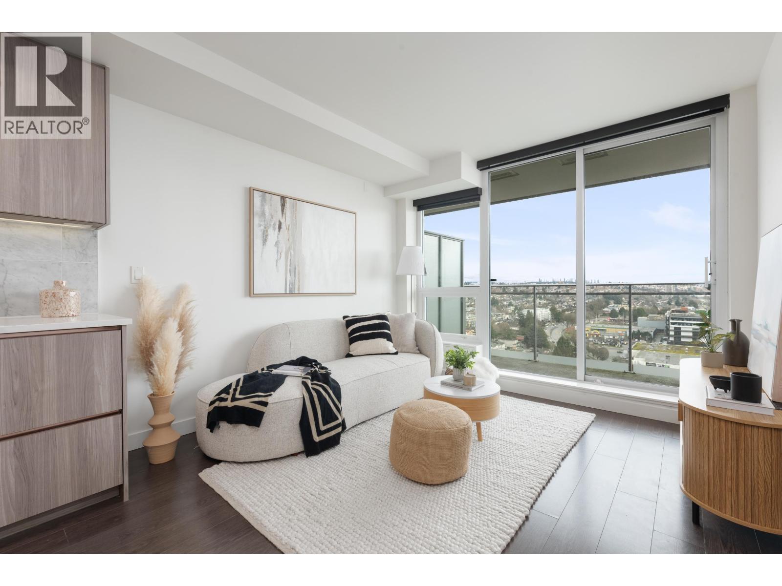 2105 433 Sw Marine Drive, Vancouver, BC - Indoor Photo Showing Living Room