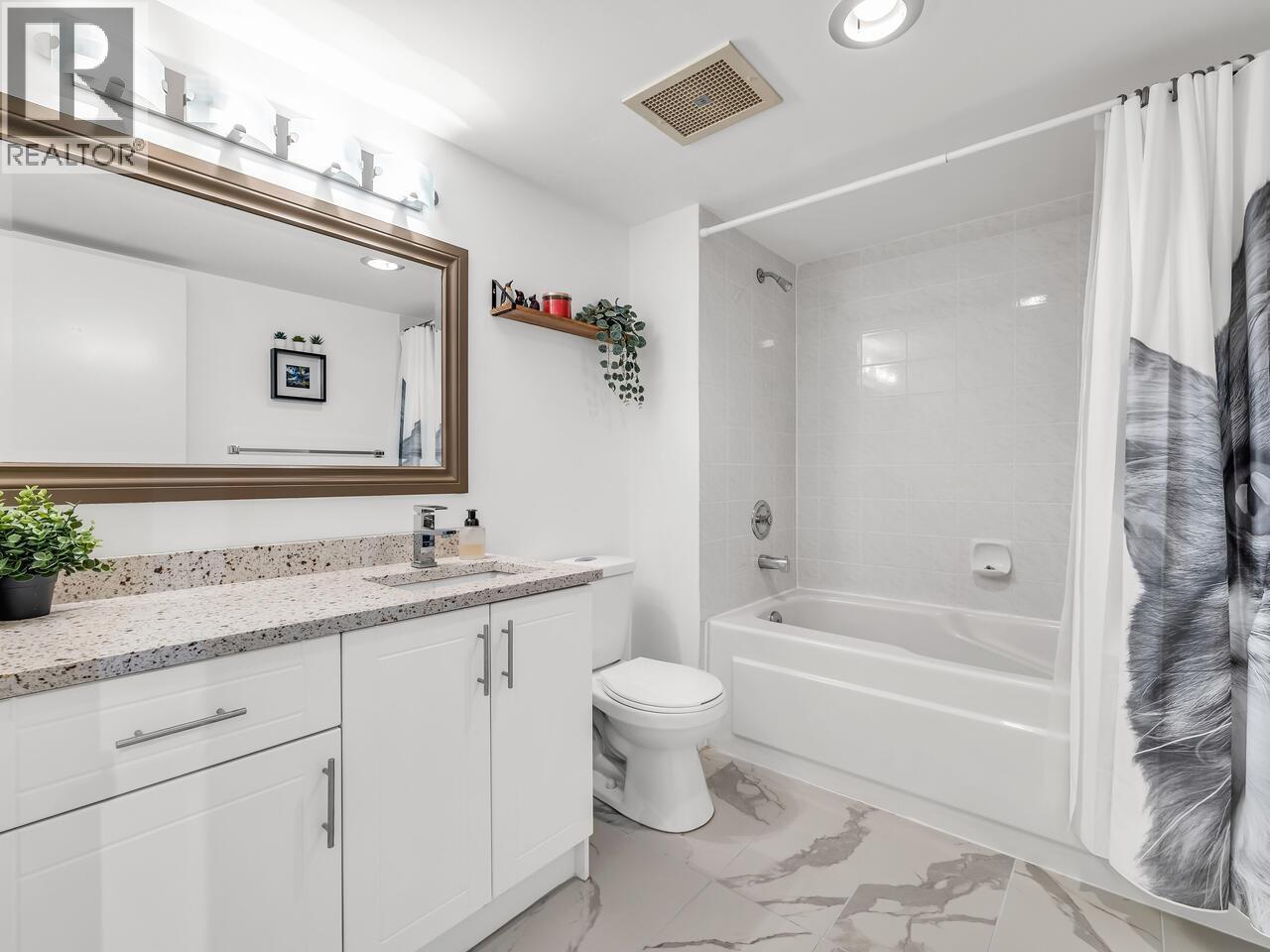 606 98 Tenth Street, New Westminster, BC - Indoor Photo Showing Bathroom