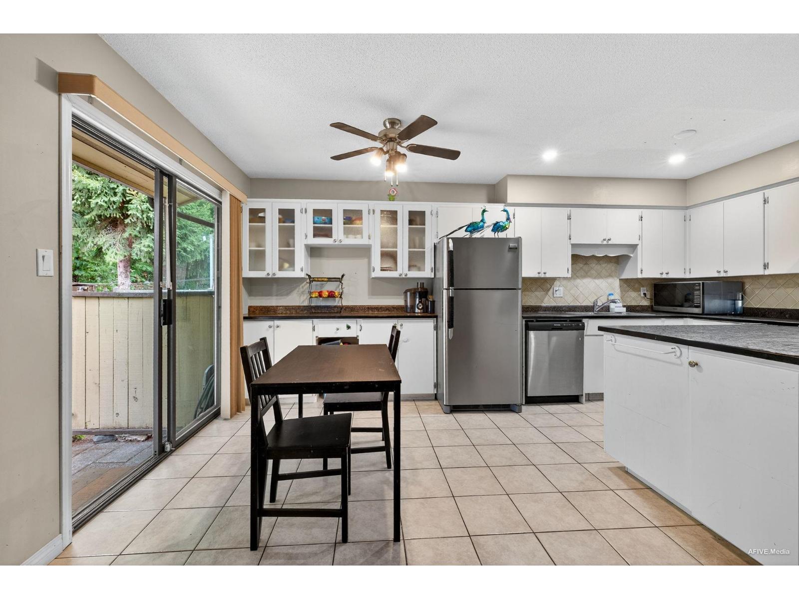 15 2998 Mouat Drive, Abbotsford, BC - Indoor Photo Showing Kitchen