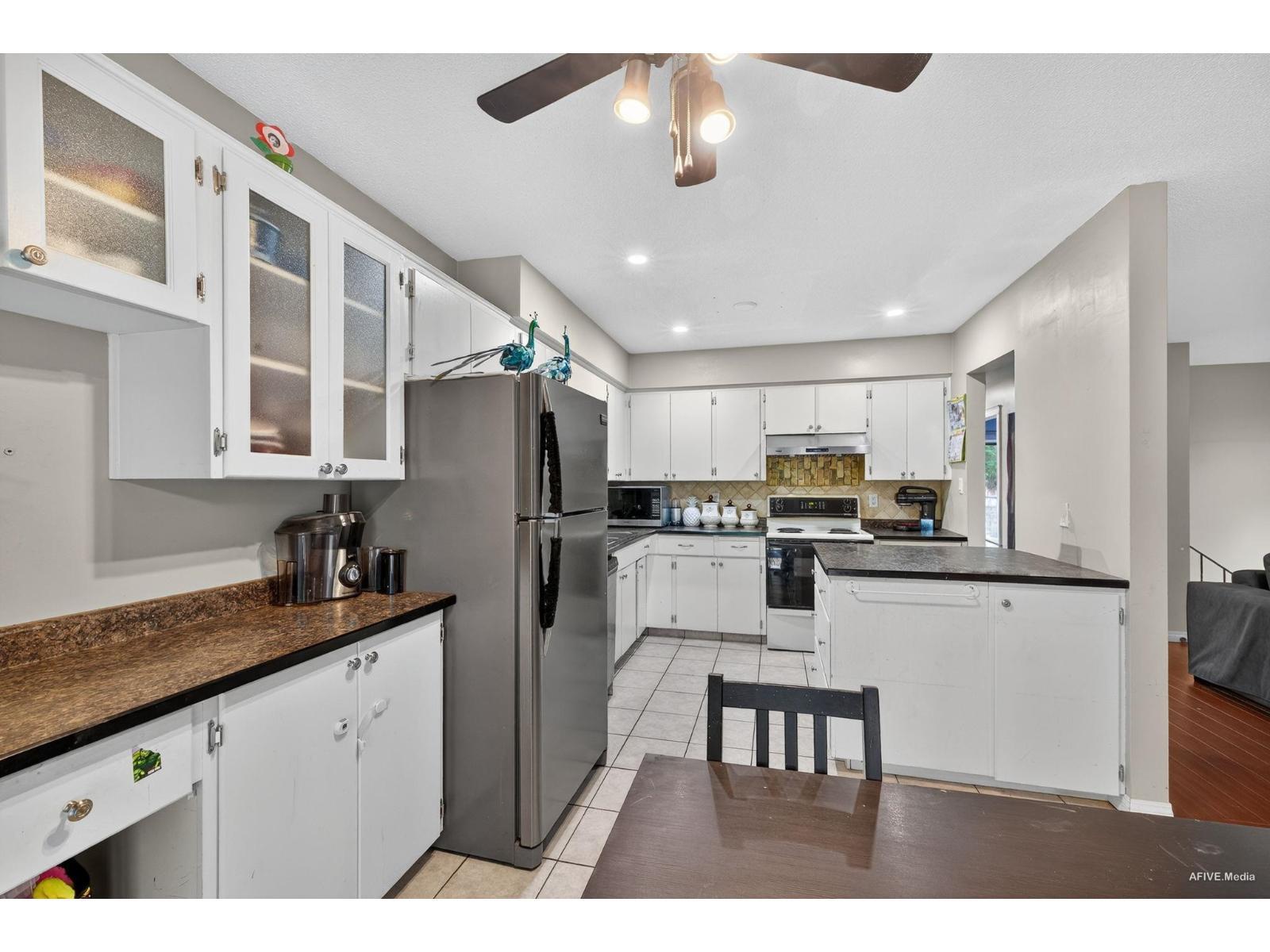 15 2998 Mouat Drive, Abbotsford, BC - Indoor Photo Showing Kitchen