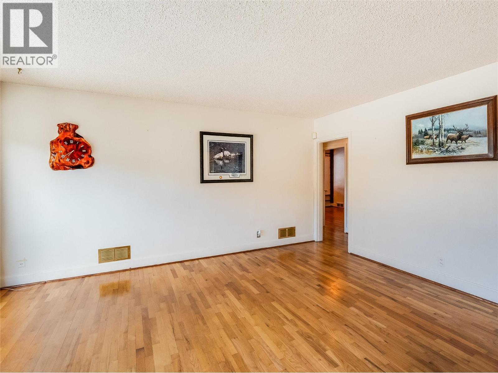 101 10Th Avenue, Castlegar, BC - Indoor Photo Showing Other Room