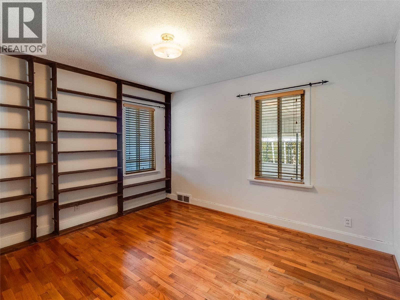 101 10Th Avenue, Castlegar, BC - Indoor Photo Showing Other Room