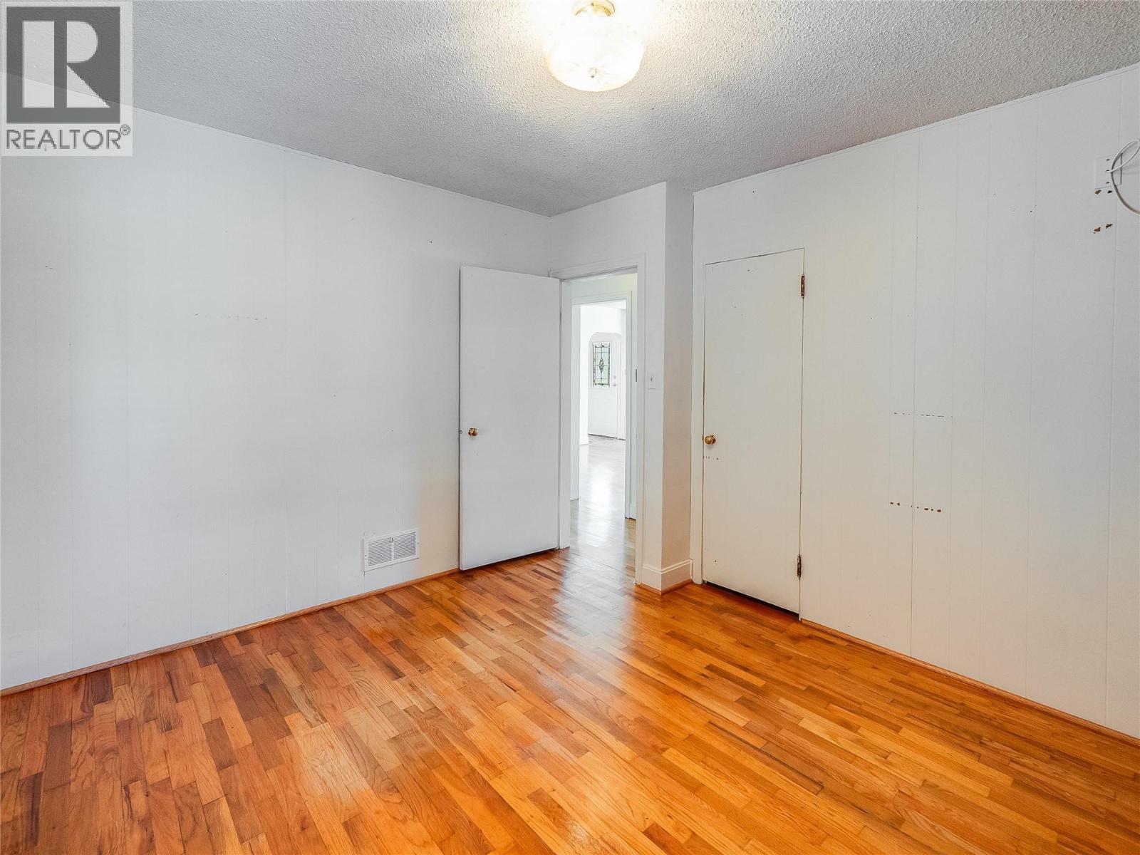 101 10Th Avenue, Castlegar, BC - Indoor Photo Showing Other Room