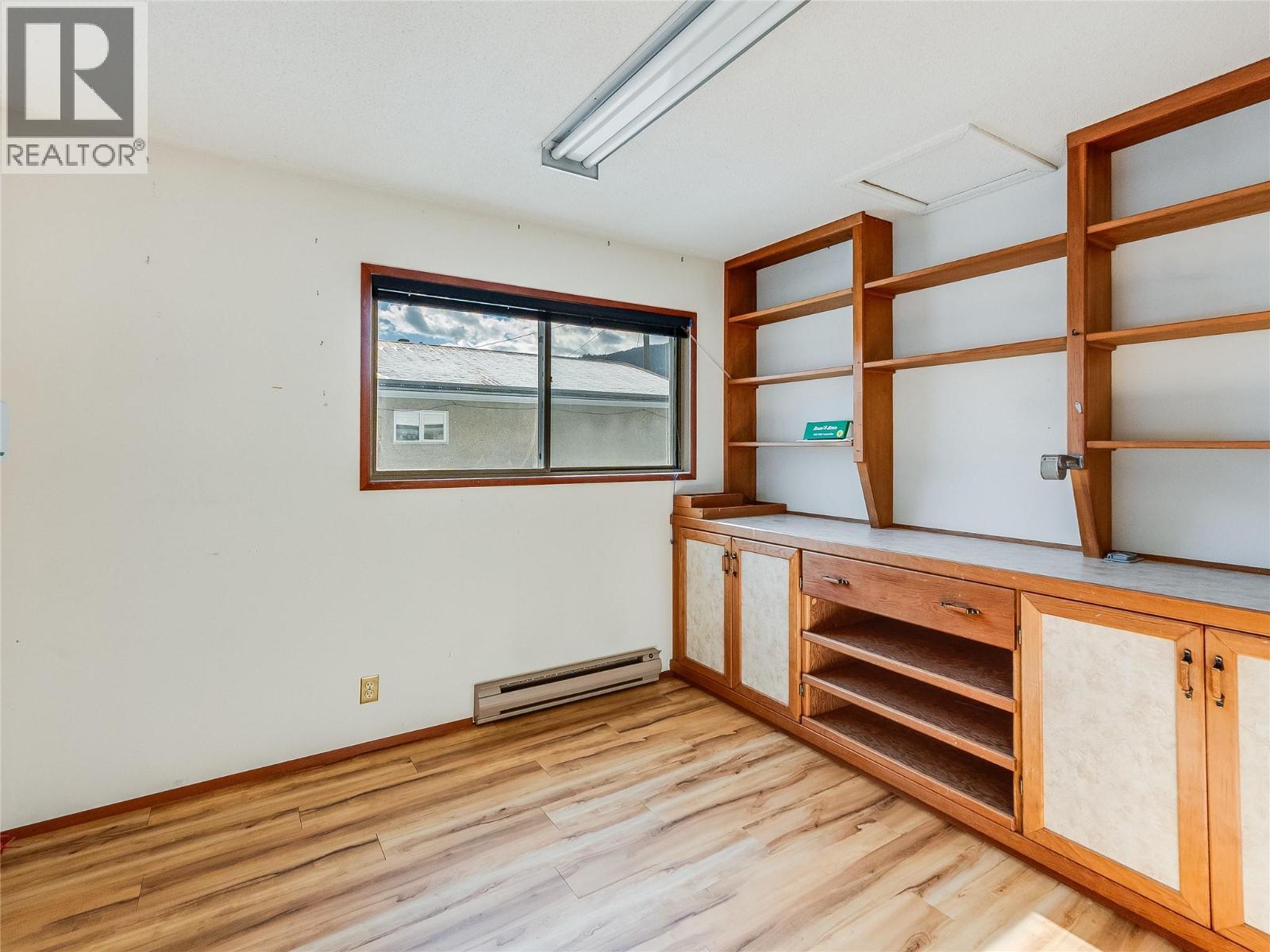 101 10Th Avenue, Castlegar, BC - Indoor Photo Showing Other Room