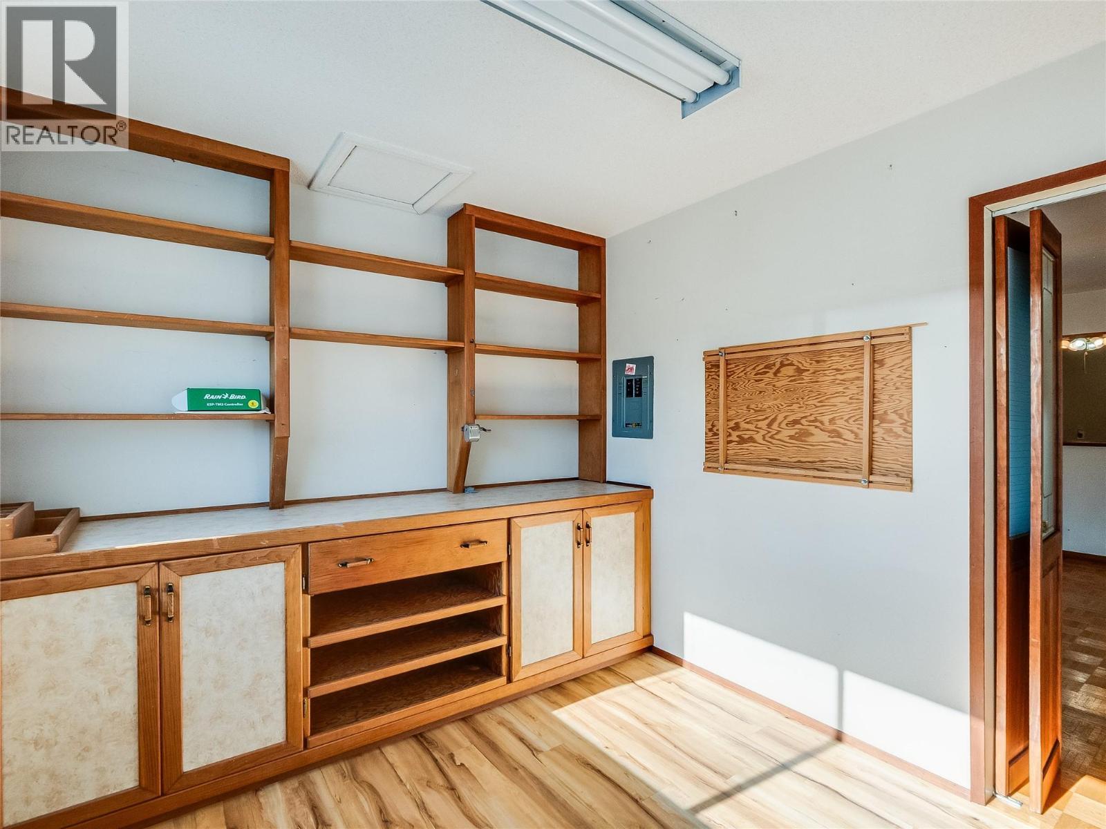 101 10Th Avenue, Castlegar, BC - Indoor Photo Showing Other Room