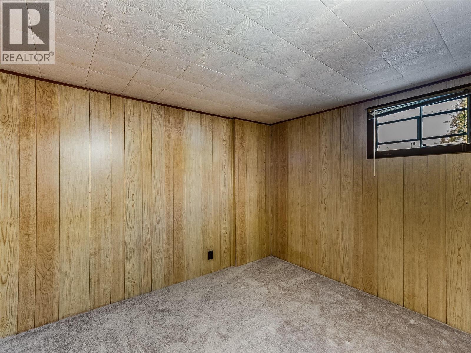 101 10Th Avenue, Castlegar, BC - Indoor Photo Showing Other Room