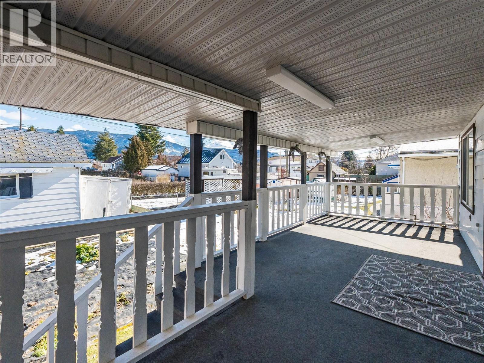 101 10Th Avenue, Castlegar, BC - Outdoor With Deck Patio Veranda With Exterior