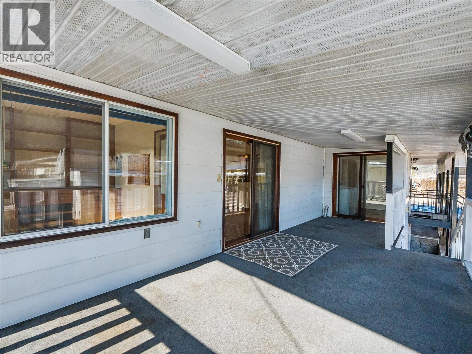 101 10Th Avenue, Castlegar, BC - Outdoor