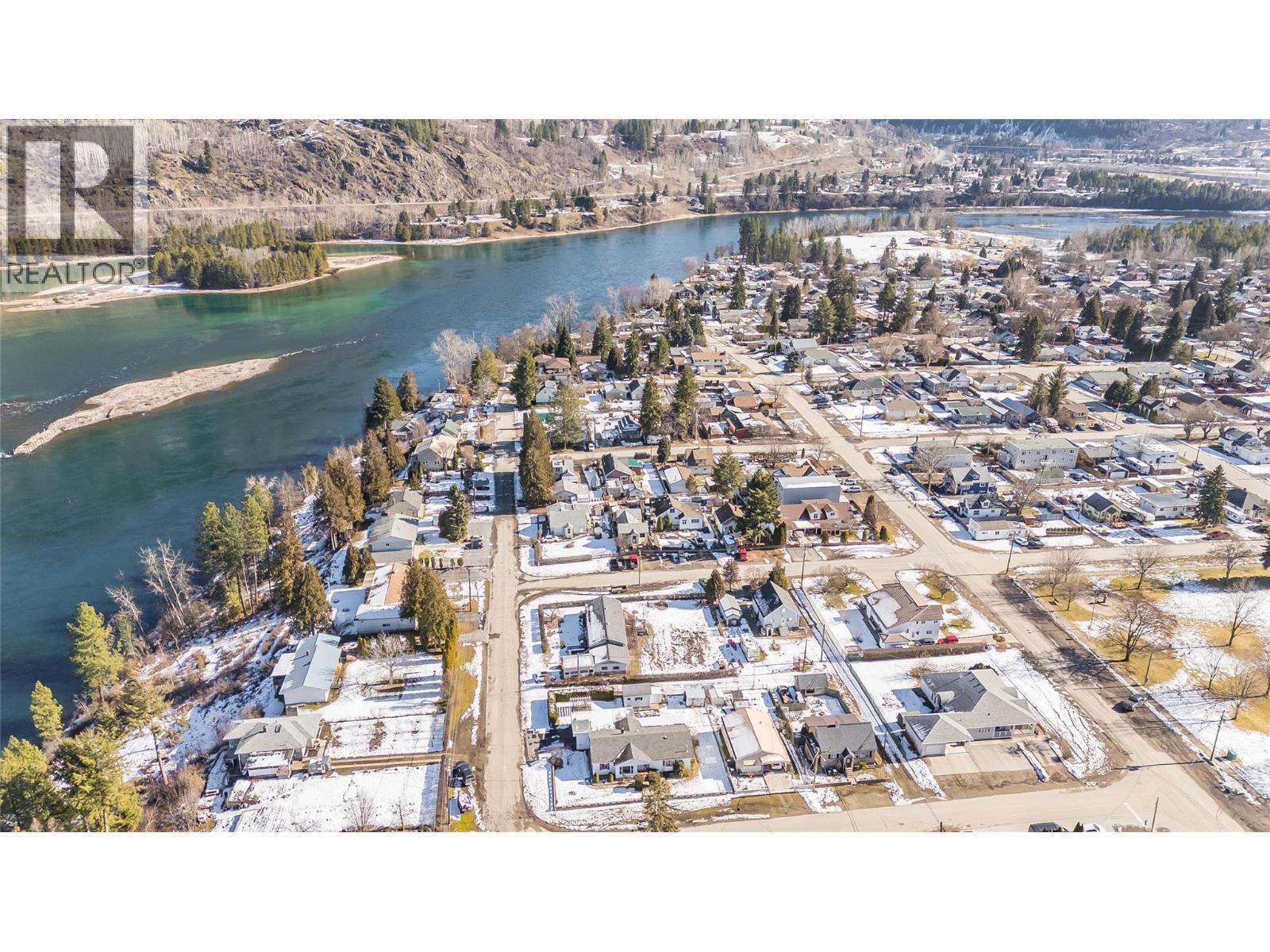 101 10Th Avenue, Castlegar, BC - Outdoor With Body Of Water With View