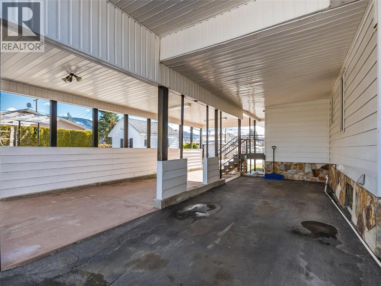 101 10Th Avenue, Castlegar, BC - Outdoor With Exterior