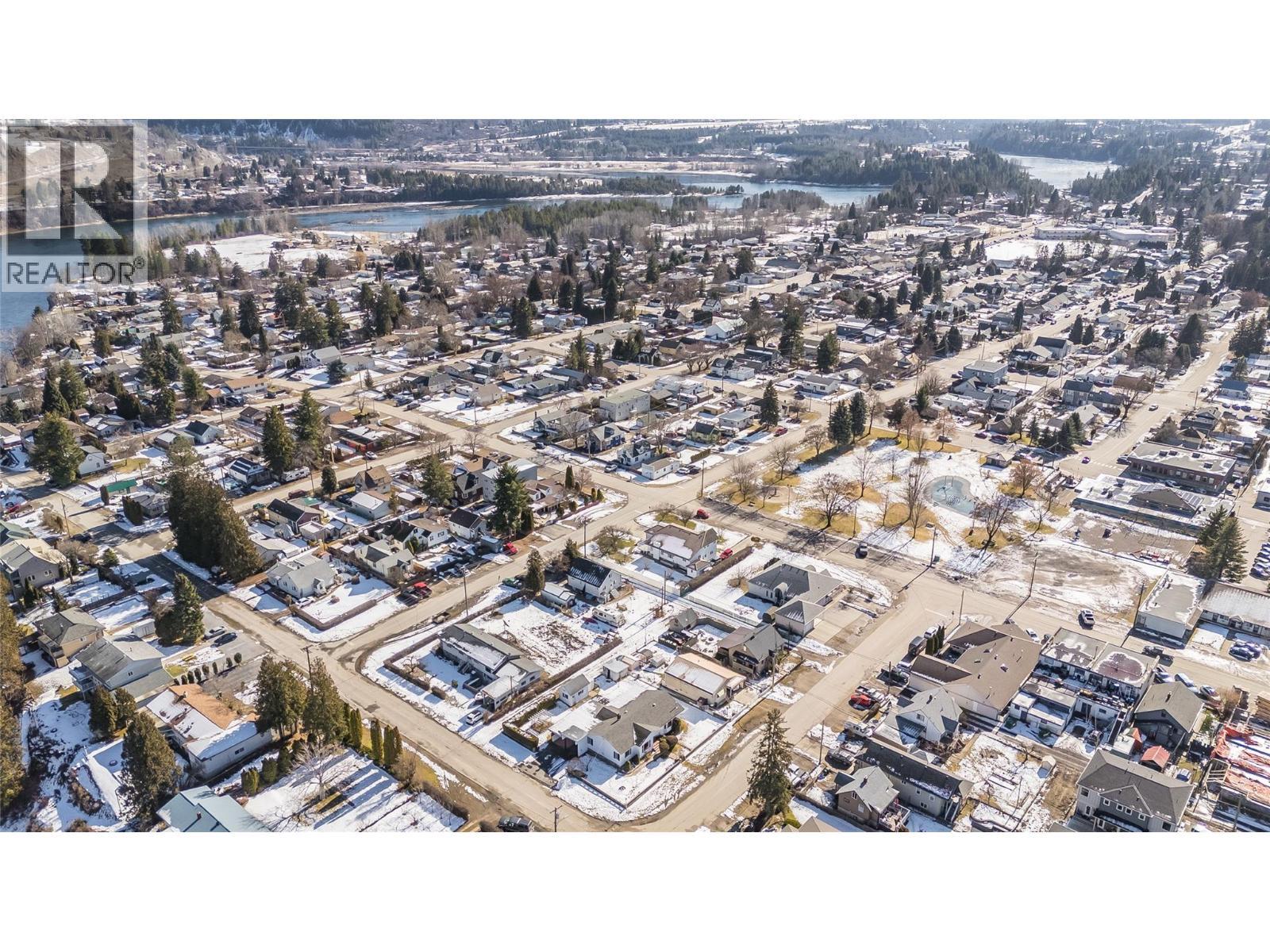 101 10Th Avenue, Castlegar, BC - Outdoor With View