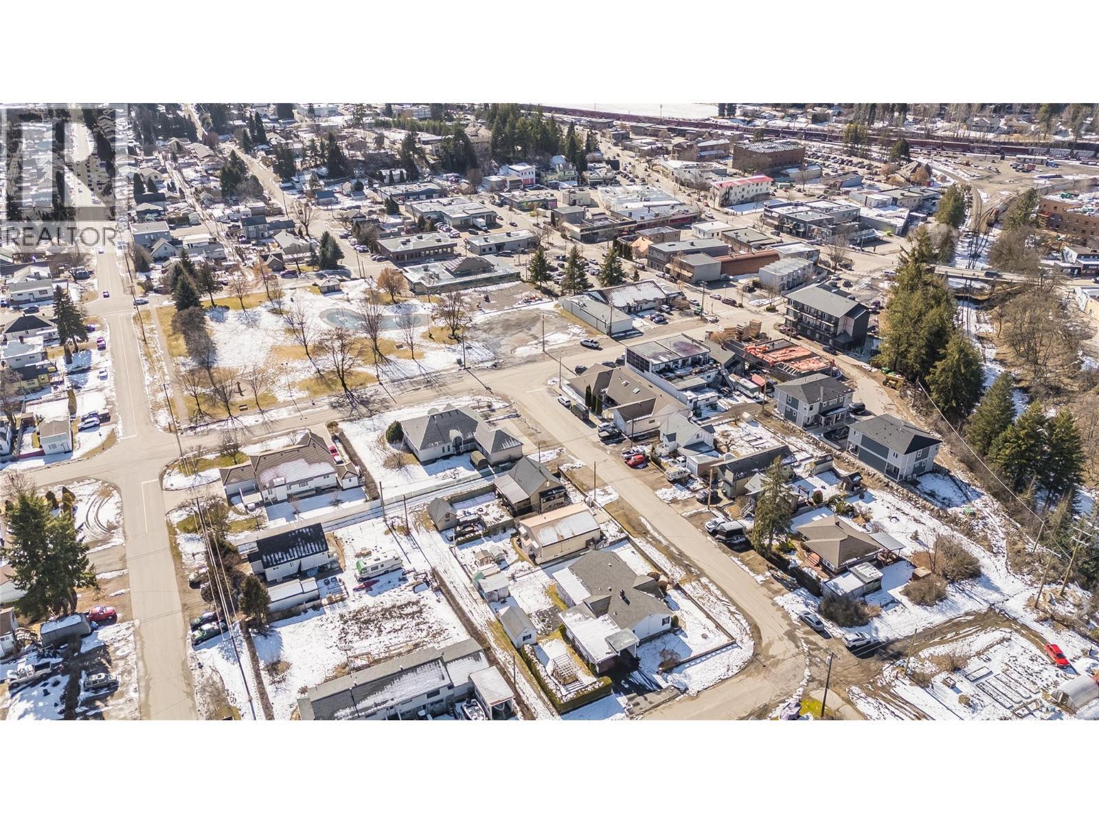 101 10Th Avenue, Castlegar, BC - Outdoor With View