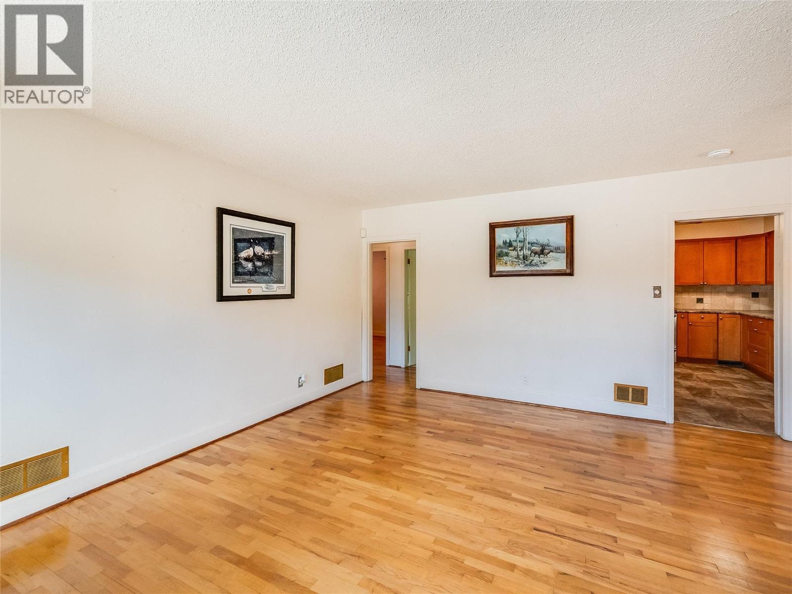 101 10Th Avenue, Castlegar, BC - Indoor Photo Showing Other Room