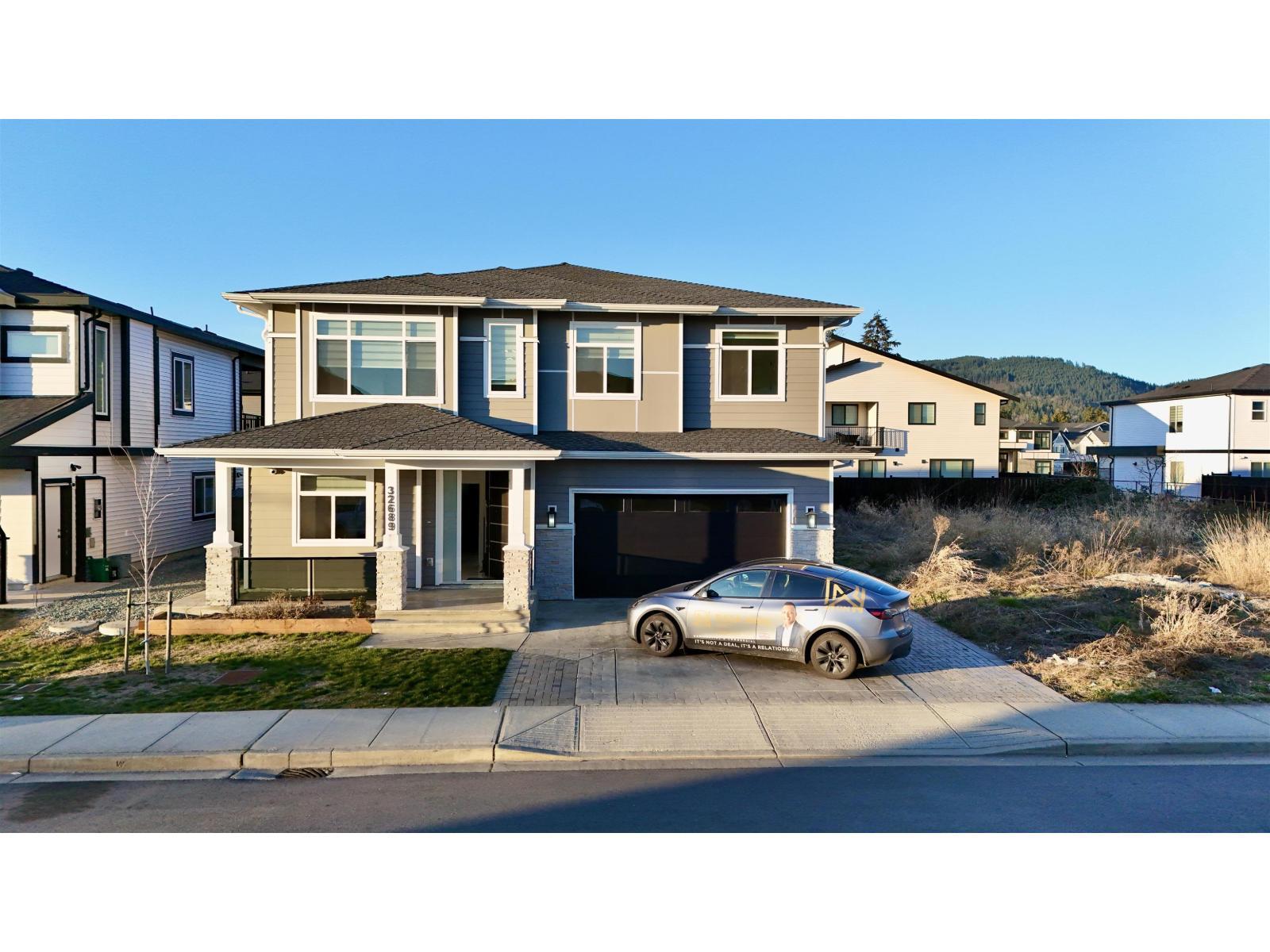 32689 Carter Avenue, Mission, BC - Outdoor With Facade