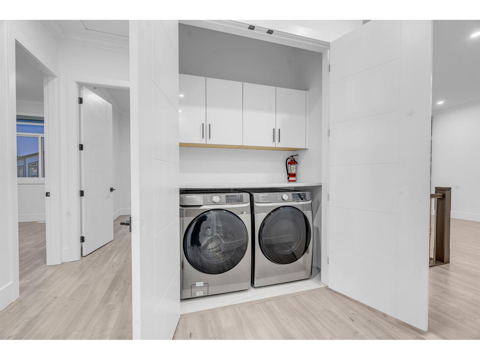 32689 Carter Avenue, Mission, BC - Indoor Photo Showing Laundry Room