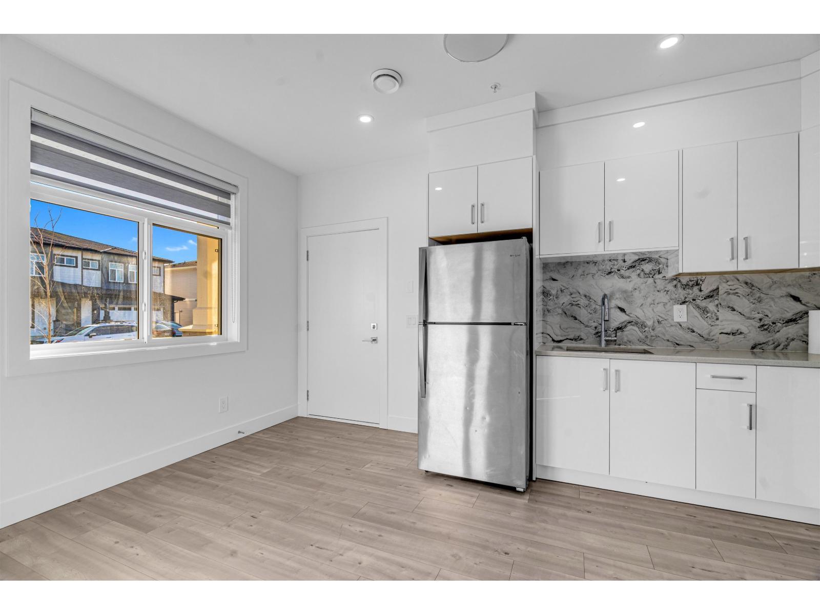 32689 Carter Avenue, Mission, BC - Indoor Photo Showing Kitchen