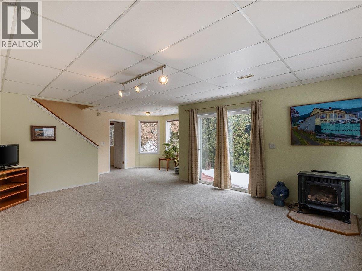702 Munro Street, Nelson, BC - Indoor