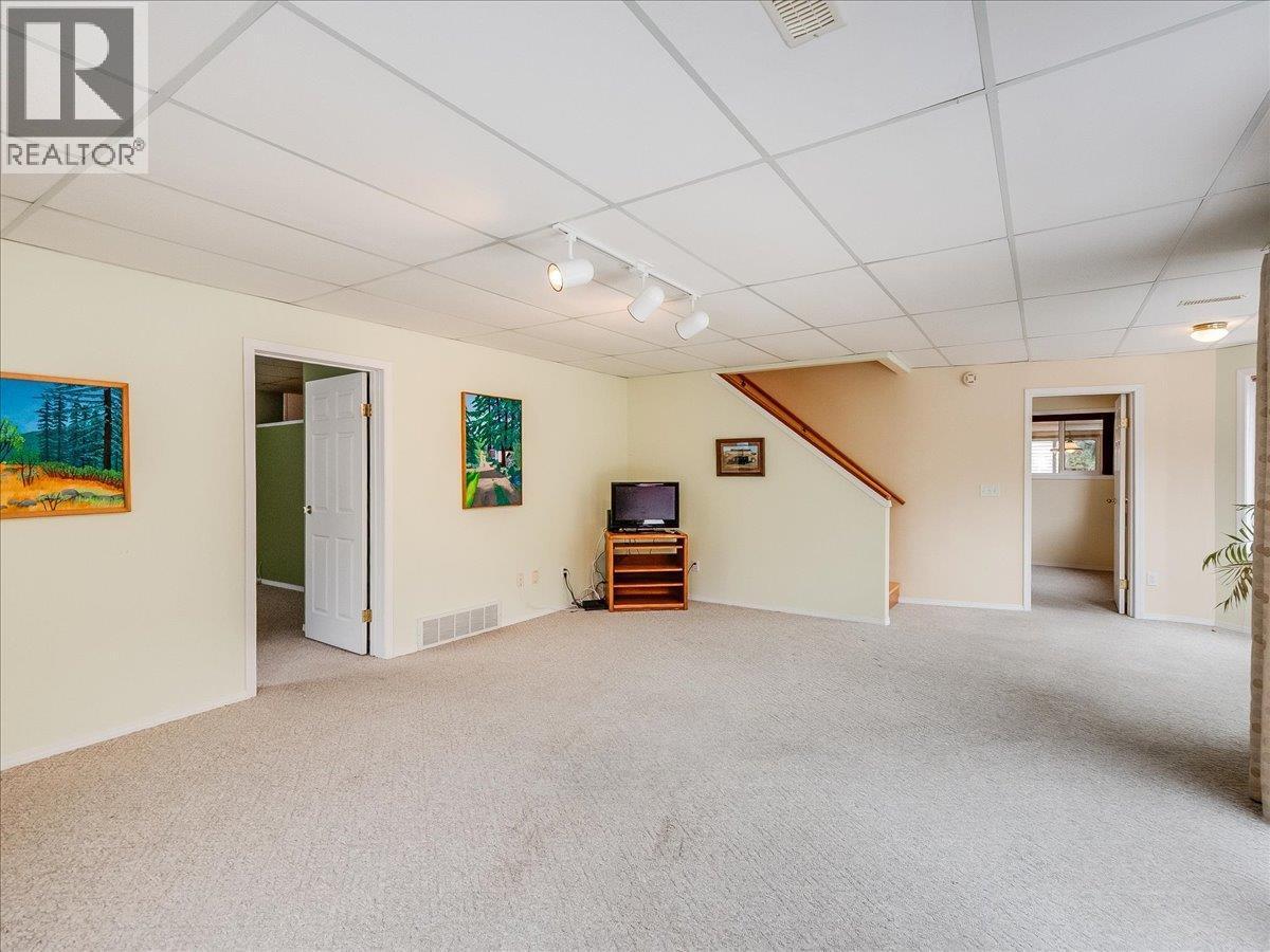 702 Munro Street, Nelson, BC - Indoor Photo Showing Other Room