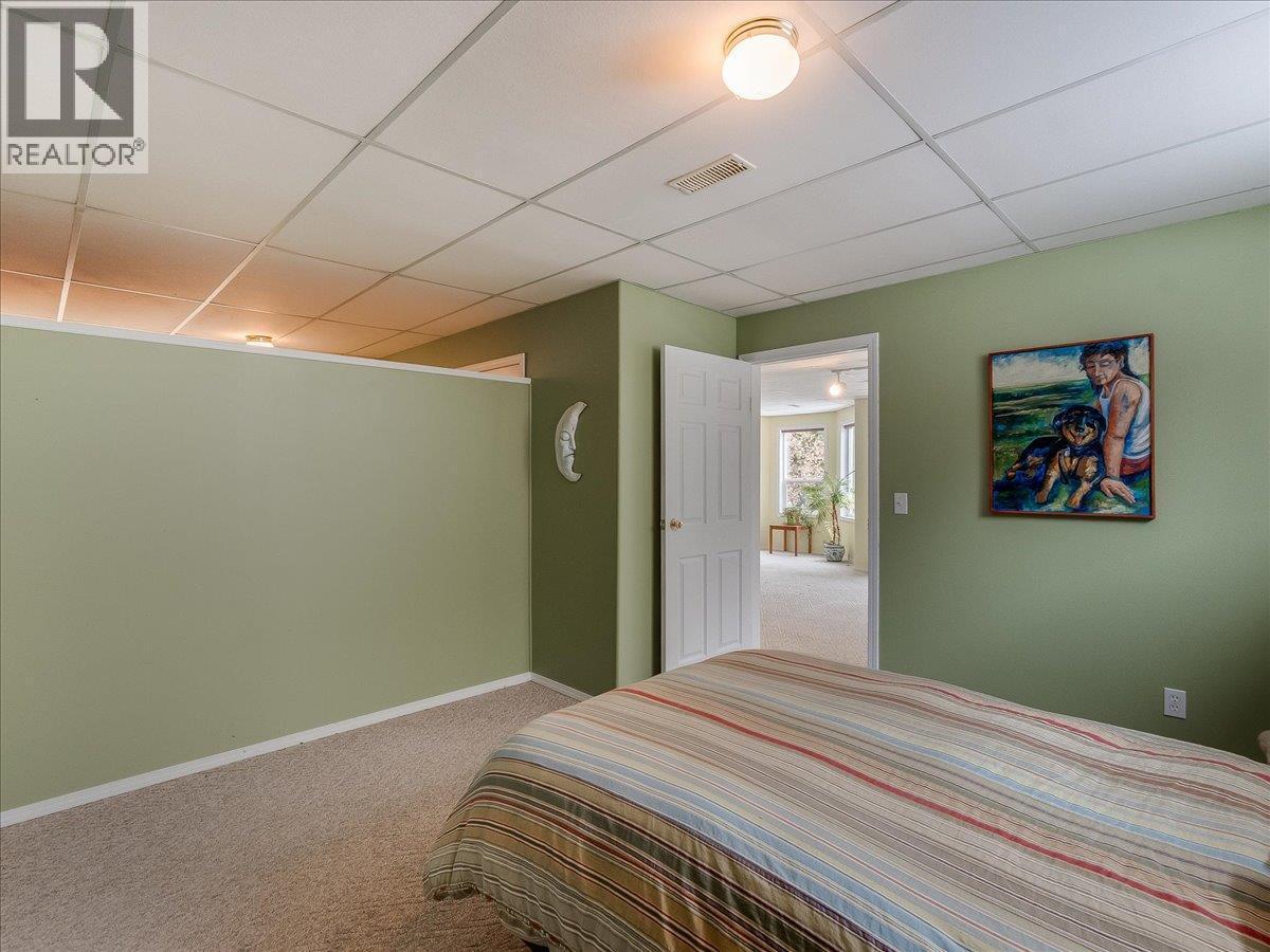 Lower Level - Den - 702 Munro Street, Nelson, BC - Indoor Photo Showing Bedroom