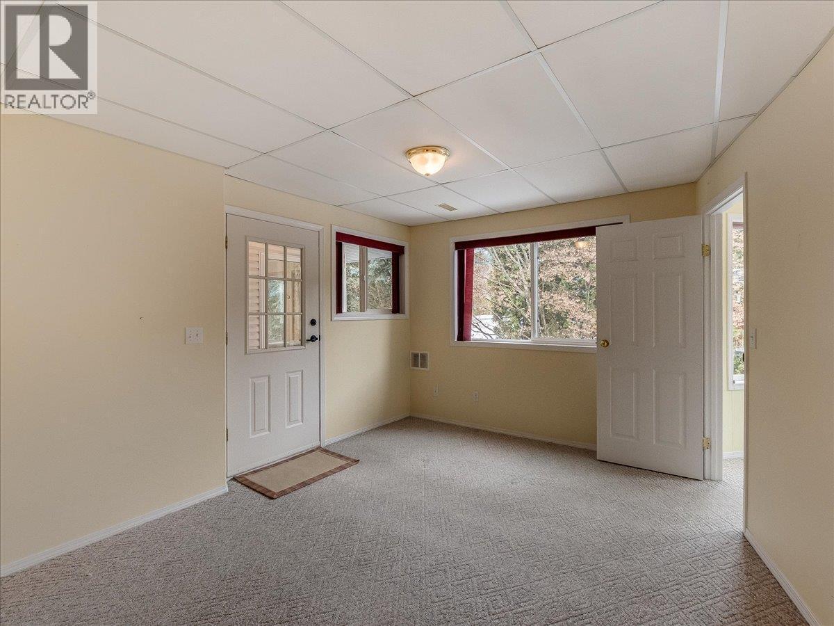 Lower Bedroom with walkout - 702 Munro Street, Nelson, BC - Indoor Photo Showing Other Room