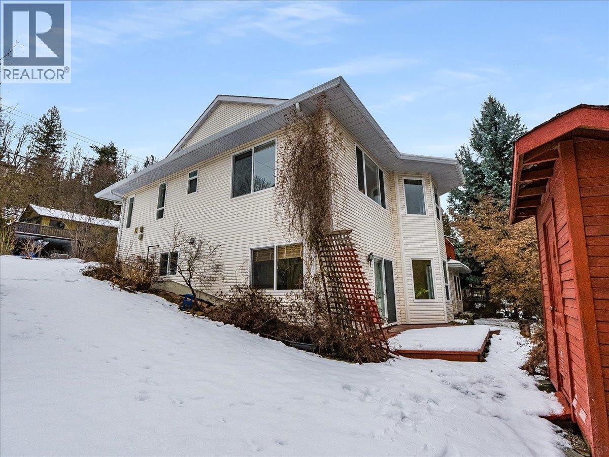 702 Munro Street, Nelson, BC - Outdoor