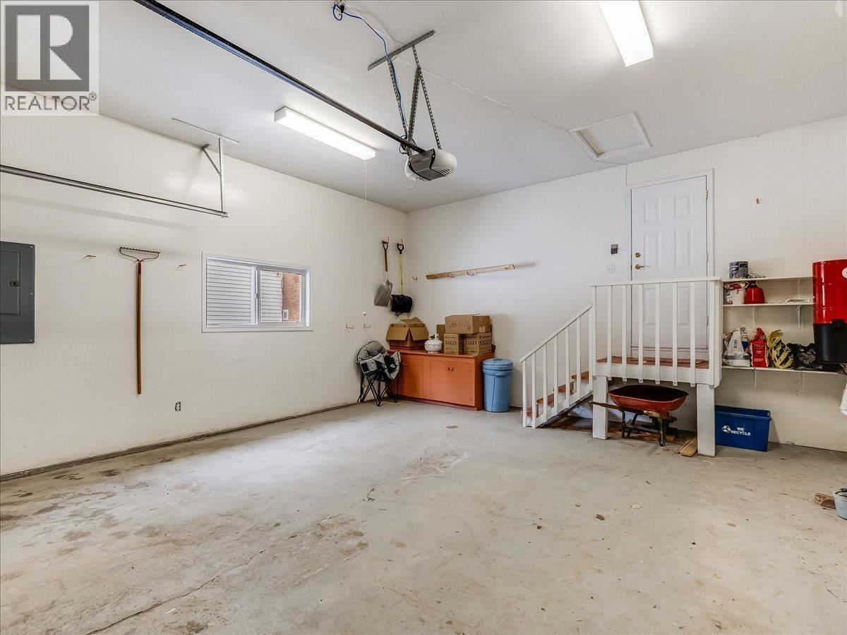 702 Munro Street, Nelson, BC - Indoor Photo Showing Garage