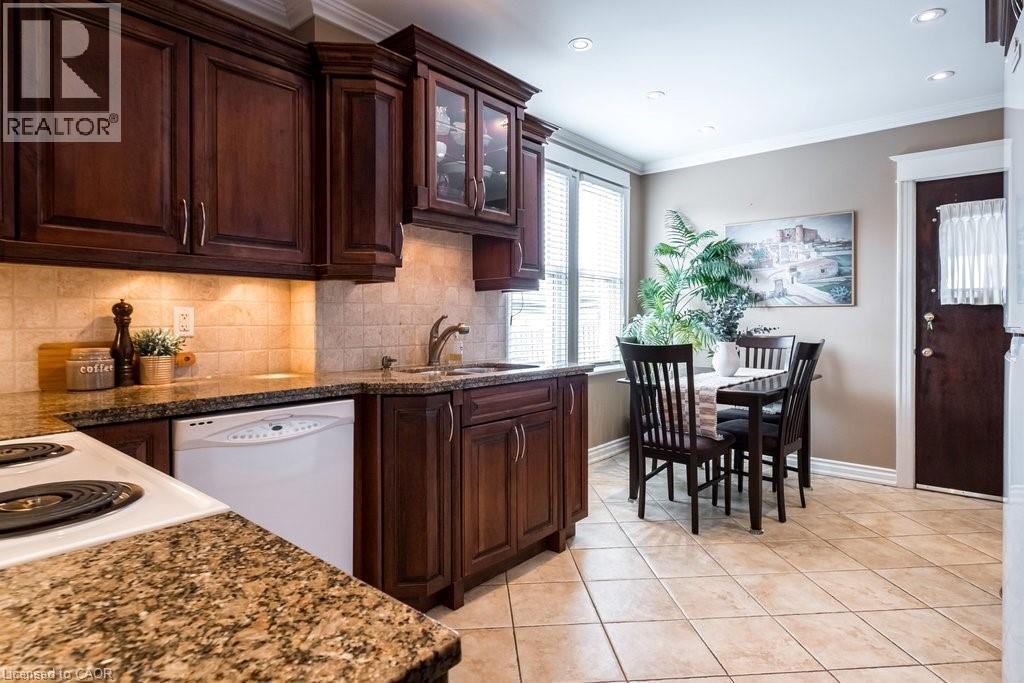 167 Park Street N, Hamilton, ON - Indoor Photo Showing Kitchen