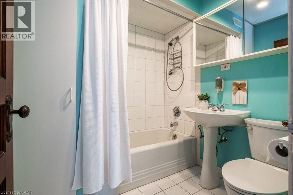 167 Park Street N, Hamilton, ON - Indoor Photo Showing Bathroom