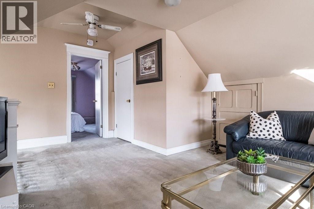 167 Park Street N, Hamilton, ON - Indoor Photo Showing Living Room