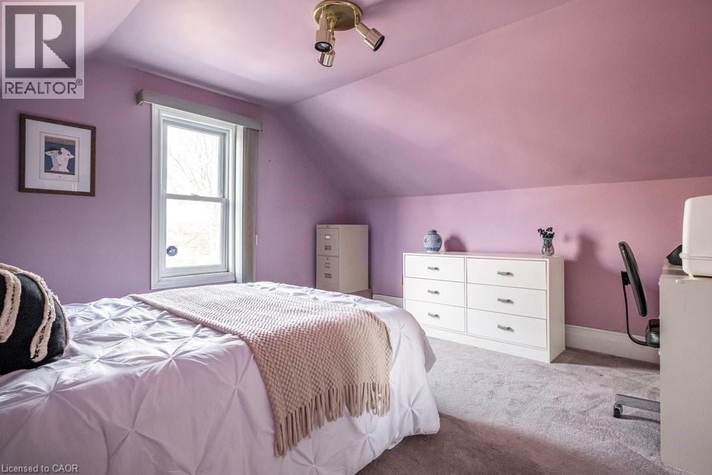 167 Park Street N, Hamilton, ON - Indoor Photo Showing Bedroom