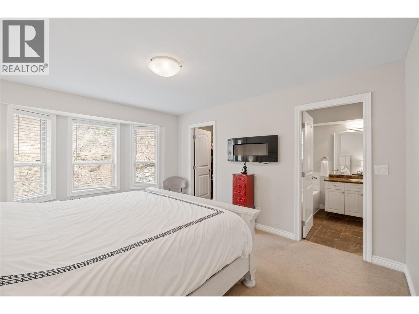 2042 Moonbeam Close, West Kelowna, BC - Indoor Photo Showing Bedroom