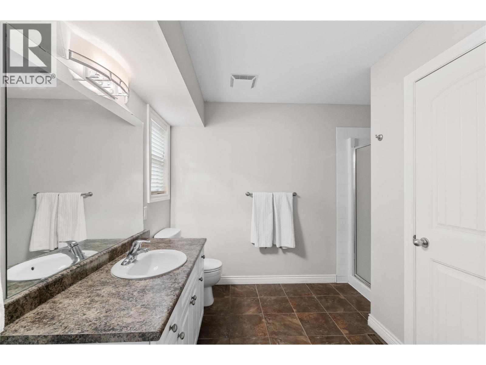 2042 Moonbeam Close, West Kelowna, BC - Indoor Photo Showing Bathroom