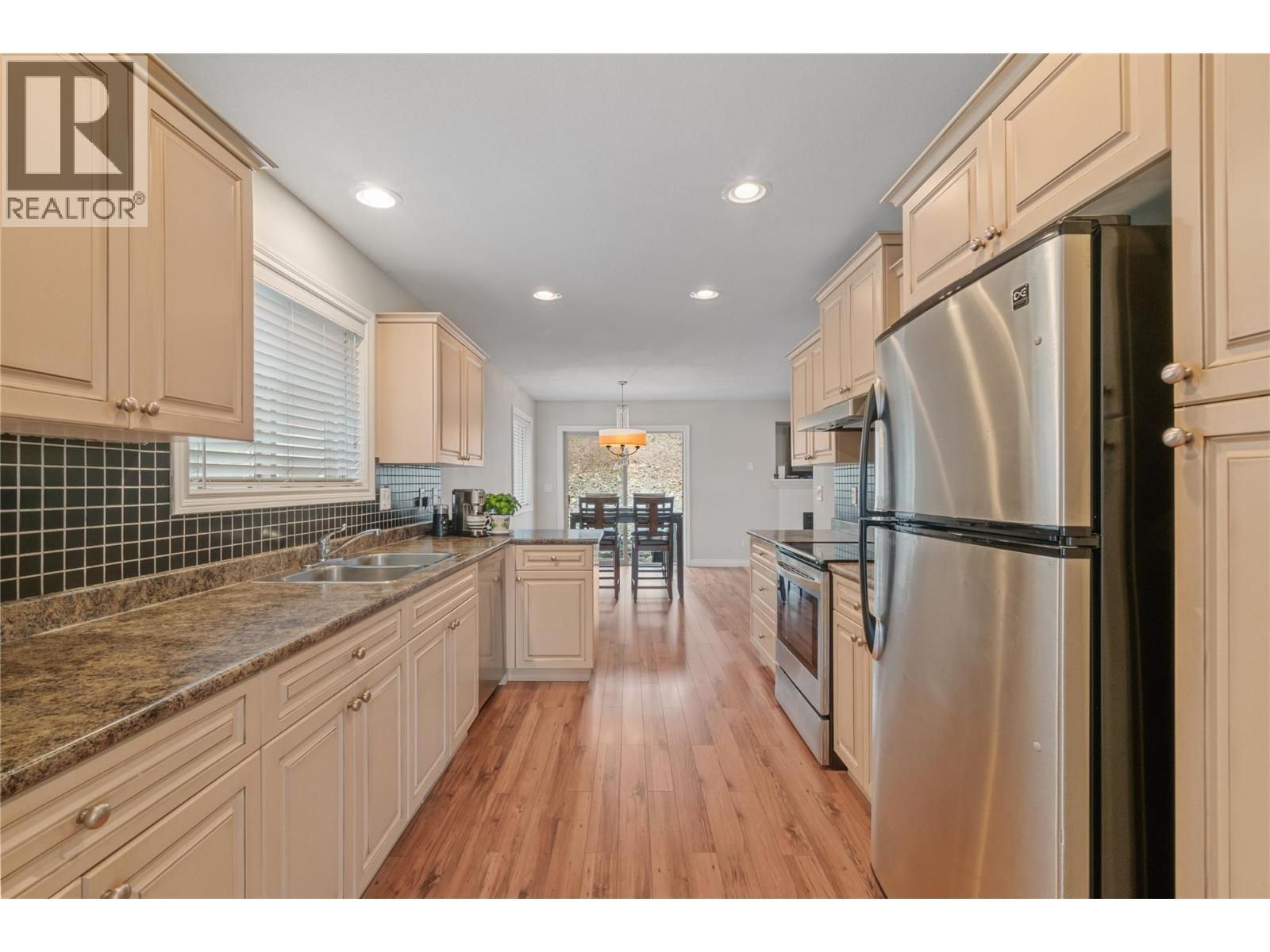 2042 Moonbeam Close, West Kelowna, BC - Indoor Photo Showing Kitchen With Double Sink