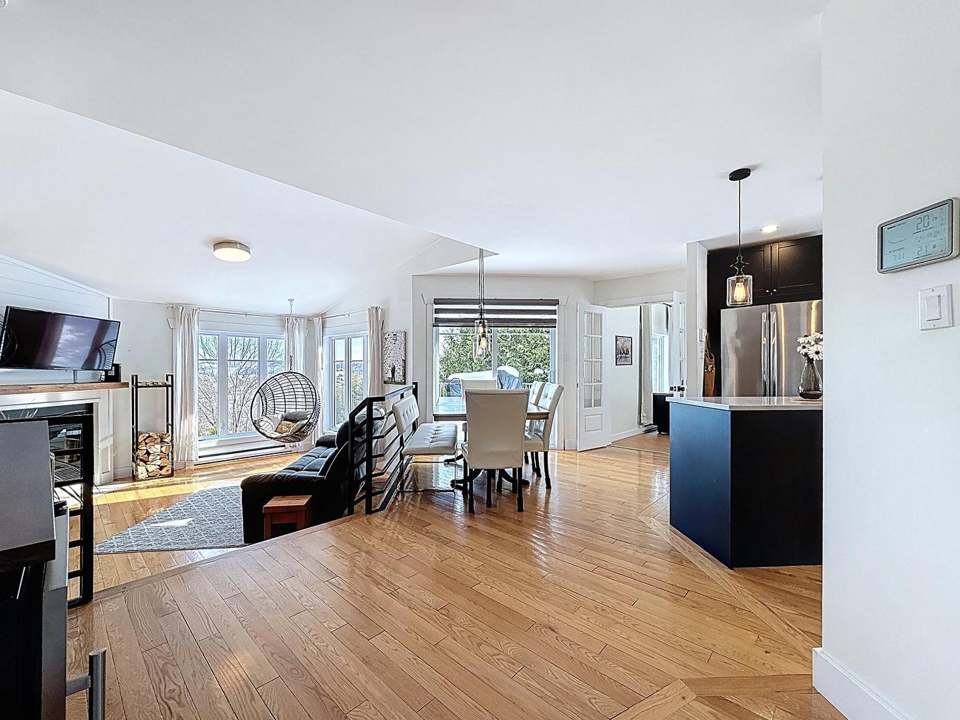 Salle à manger - 71 Rue Henri-Dunant, Sainte-Agathe-Des-Monts, QC - Indoor