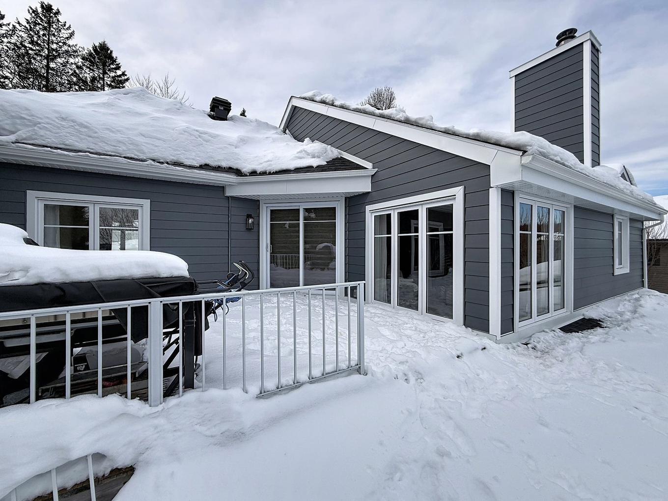 Terrasse - 71 Rue Henri-Dunant, Sainte-Agathe-Des-Monts, QC - Outdoor