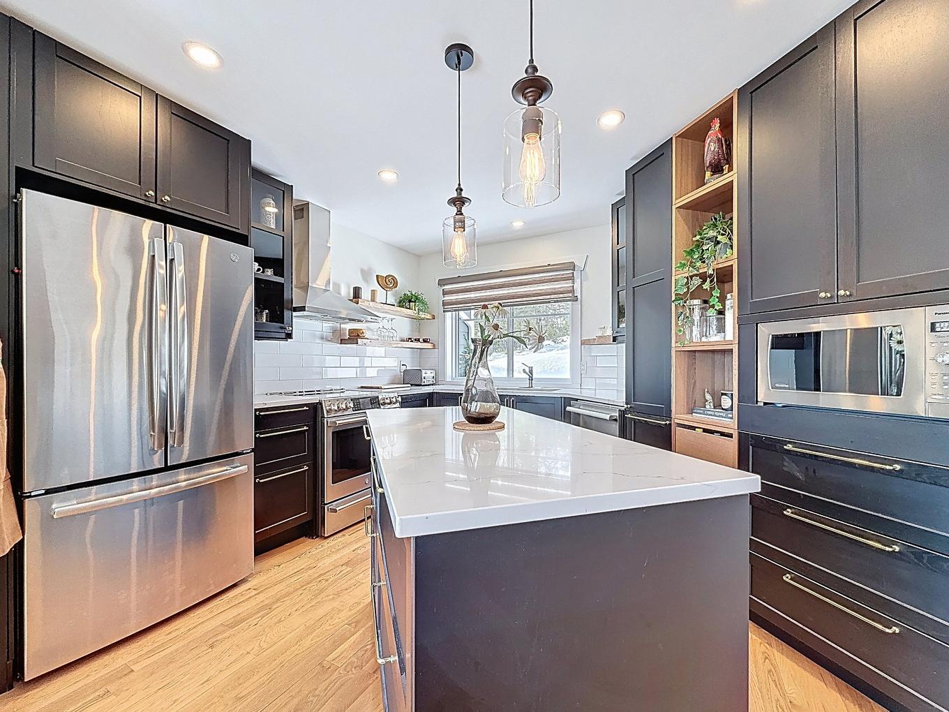 Cuisine - 71 Rue Henri-Dunant, Sainte-Agathe-Des-Monts, QC - Indoor Photo Showing Kitchen With Upgraded Kitchen