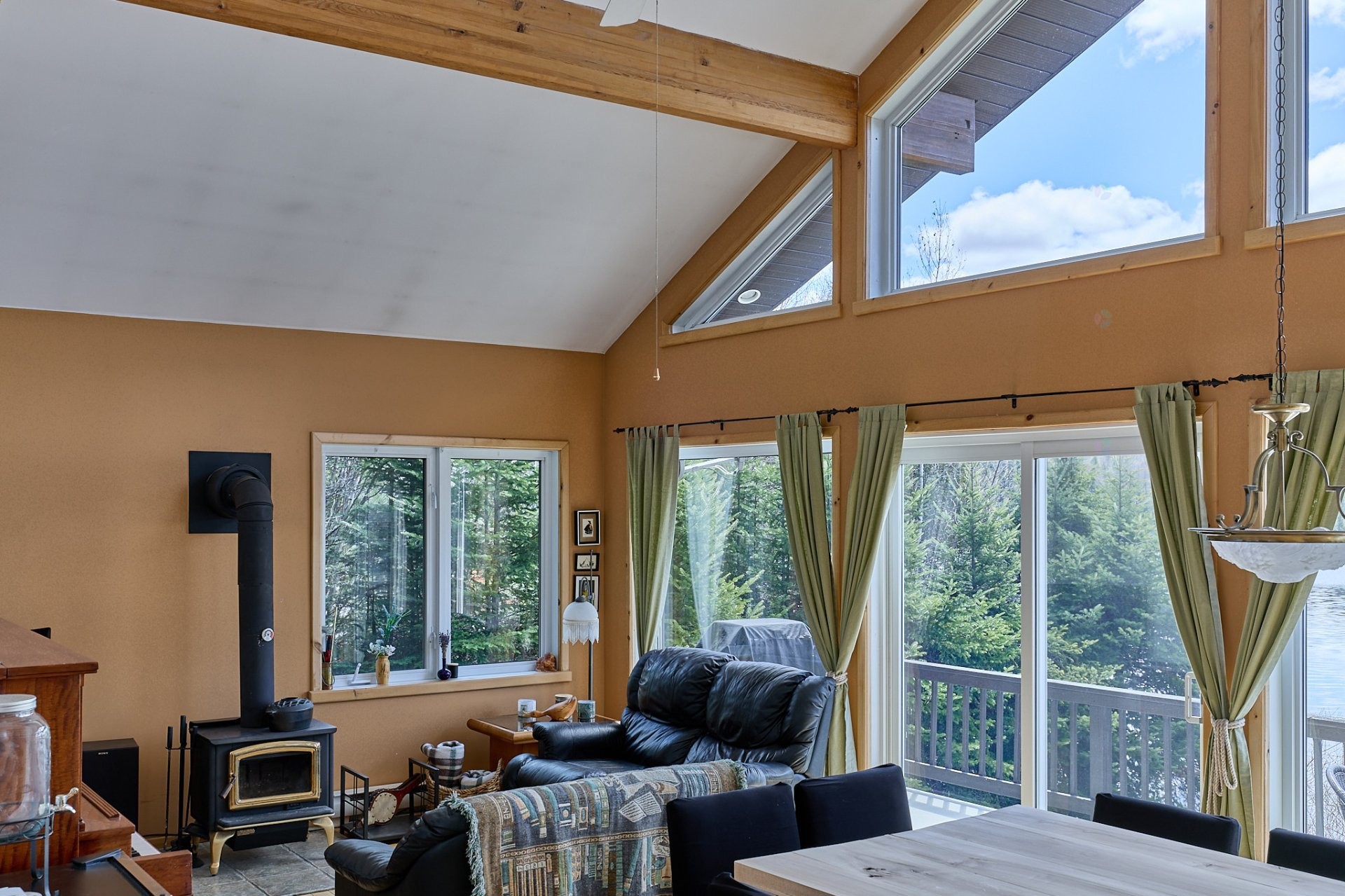 Living Room - 670 Ch. Des Îles, Entrelacs, QC - Indoor