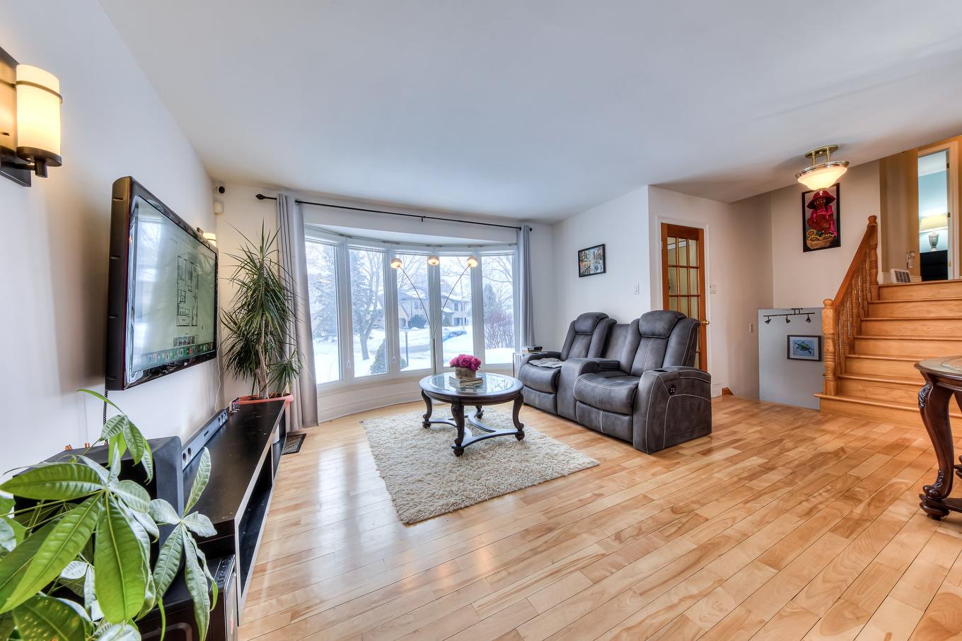 Salon - 123 Rue Houde, Kirkland, QC - Indoor Photo Showing Living Room